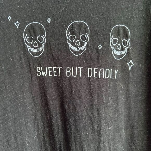 Torrid Sweet But Deadly Classic Fit Crew Neck Skull Graphic Tee Black Size 1 - Picture 1 of 9